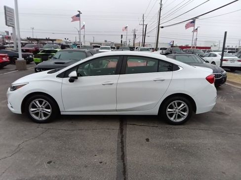 Used 2018 Chevrolet Cruze LT w/ LT Fleet Convenience Package image 2