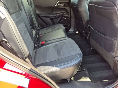 Used 2025 Mitsubishi Outlander SE AWD/4WD image 31