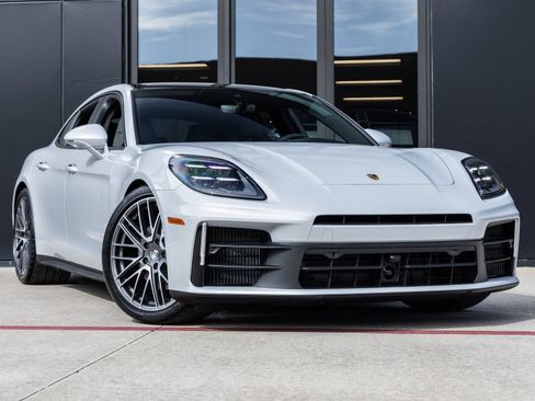 Certified 2026 Porsche Panamera RWD image 6
