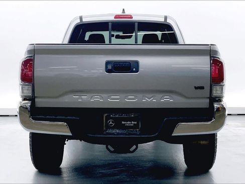 Used 2022 Toyota Tacoma TRD Off-Road image 3