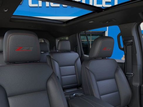 New 2026 Chevrolet Traverse Z71 w/ Driver Confidence Package image 24