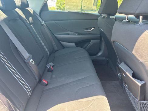 Used 2025 Hyundai Elantra SEL FWD image 38