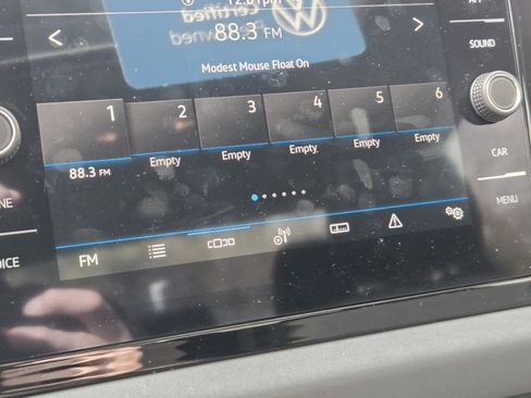 Certified 2025 Volkswagen Jetta SE w/ Sunroof Package image 27