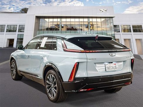 Used 2025 Cadillac Lyriq Sport image 4