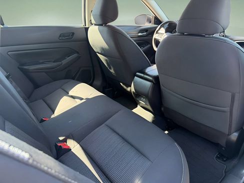 Used 2025 Nissan Altima 2.5 SV FWD image 17