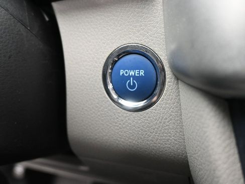 Used 2018 Toyota Highlander LE image 29