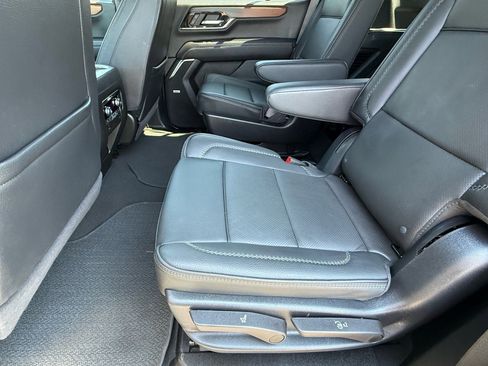 Used 2025 GMC Yukon Denali AWD/4WD image 11