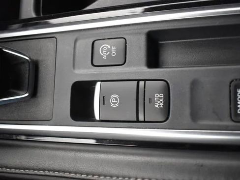 Used 2024 Nissan Pathfinder SV FWD image 33