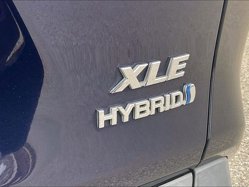 Used 2020 Toyota RAV4 XLE image 10