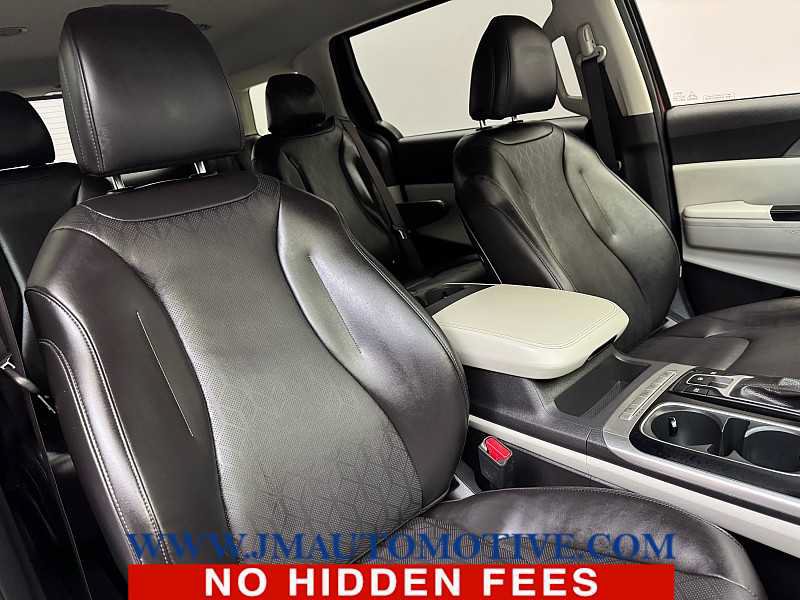 Used 2024 Kia Carnival LX FWD image 22