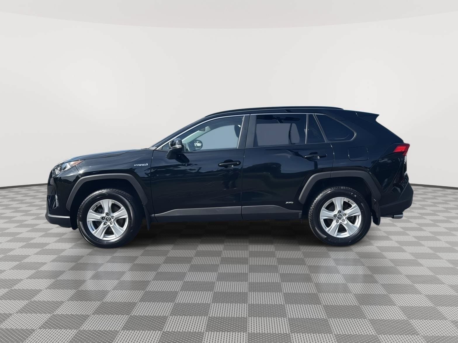 Used 2020 Toyota RAV4 XLE w/ XLE Grade Weather Package AWD/4WD image 2