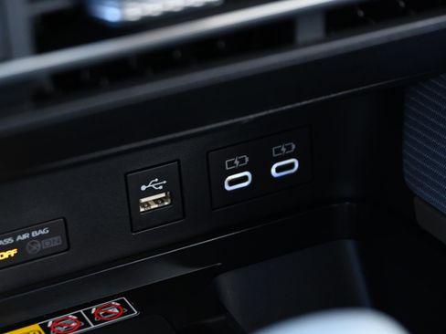 Used 2025 Toyota Camry SE image 18