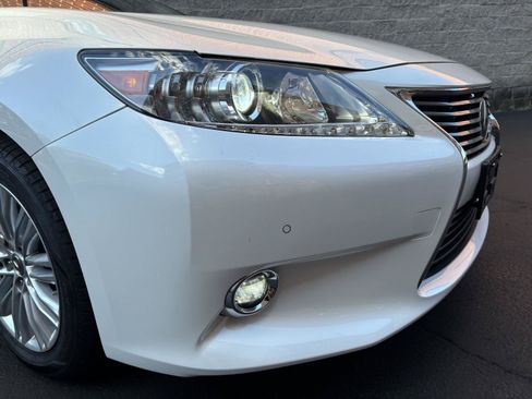 Used 2015 Lexus ES 350 w/ Luxury Package FWD image 6