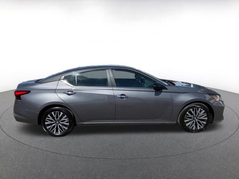 Used 2025 Nissan Altima 2.5 SV image 16