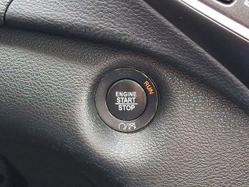 Used 2019 Jeep Cherokee Trailhawk image 28