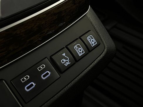 Used 2026 Toyota Sienna Limited FWD image 26