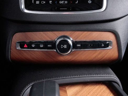 Certified 2025 Volvo XC90 B5 Plus w/ Protection Package Premier AWD/4WD image 10