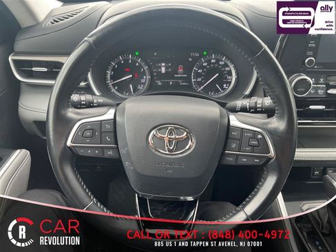 Used 2021 Toyota Highlander XLE FWD image 21