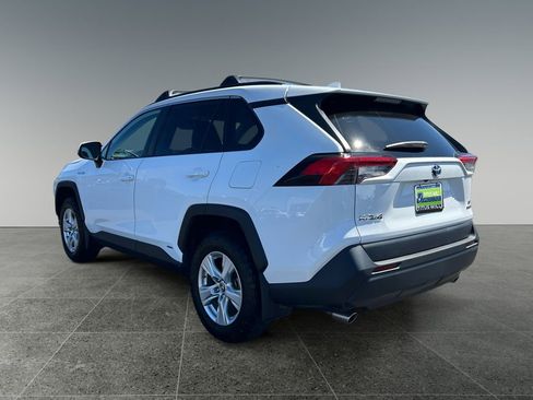 Used 2021 Toyota RAV4 LE w/ Carpet Mat Package (TMS) AWD/4WD image 8