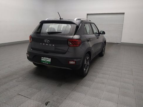 Used 2025 Hyundai Venue SEL image 9