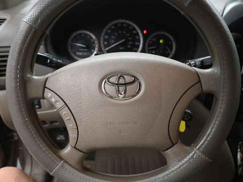 Used 2004 Toyota Sienna CE image 27