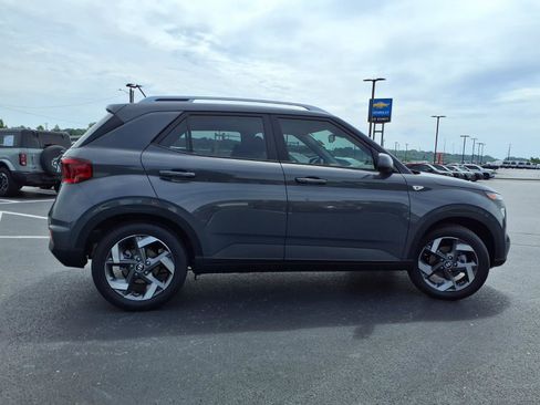 Used 2026 Hyundai Venue SEL FWD image 31