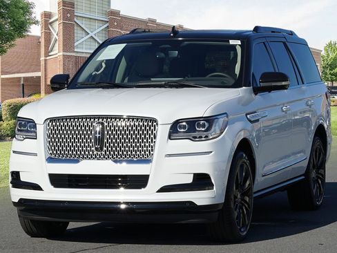 Used 2023 Lincoln Navigator Reserve image 4