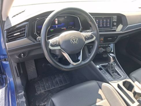 Used 2024 Volkswagen Jetta SE FWD image 4