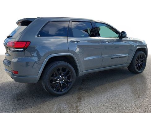 Used 2022 Jeep Grand Cherokee Laredo X AWD/4WD image 4