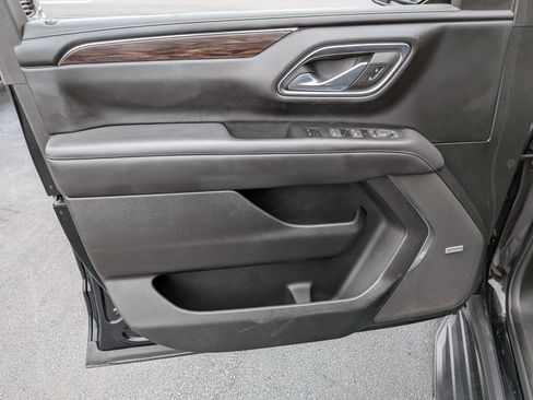 Used 2023 Chevrolet Suburban LT w/ Luxury Package image 11