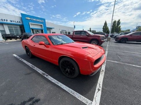 Used 2020 Dodge Challenger SXT w/ Blacktop Package RWD image 2