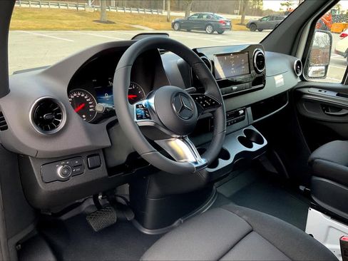Certified 2025 Mercedes-Benz Sprinter 2500 image 9