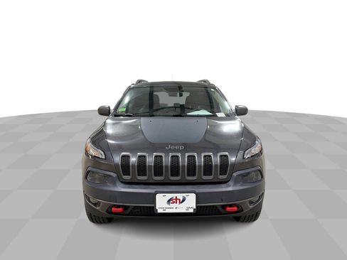 Used 2016 Jeep Cherokee Trailhawk w/ Comfort/Convenience Group AWD/4WD image 3