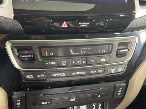 Used 2017 Honda Pilot Touring image 27