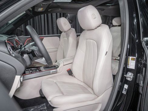 New 2026 Mercedes-Benz GLB 250 image 11