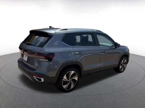 Used 2026 Volkswagen Taos SE AWD/4WD image 13