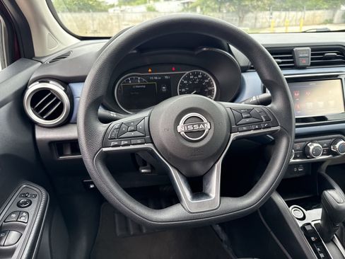 Used 2025 Nissan Versa SV FWD image 11