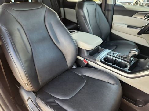 Certified 2023 Kia Carnival LX image 19