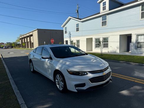 Used 2018 Chevrolet Malibu LT image 3