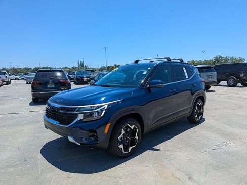 Certified 2025 Kia Seltos EX AWD/4WD image 4