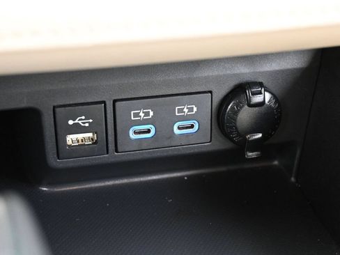 Used 2022 Toyota Highlander XLE FWD image 21