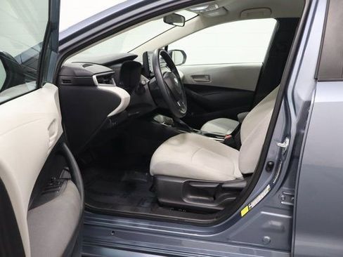 Used 2022 Toyota Corolla LE image 11