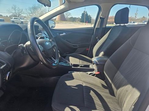 Used 2015 Ford Focus SE w/ SE Sport Package image 9