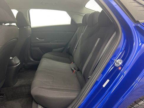 Used 2023 Hyundai Elantra SEL image 11