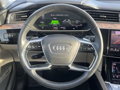 Used 2019 Audi e-tron Prestige w/ Prestige Package AWD/4WD image 18