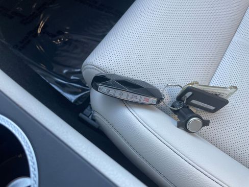 Used 2025 Genesis G70 2.5T image 22