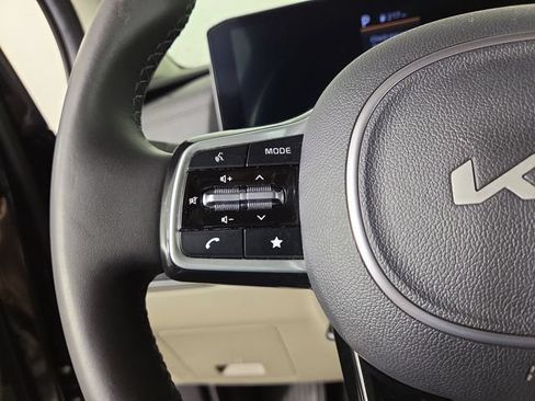 Certified 2026 Kia Carnival LXS FWD image 22