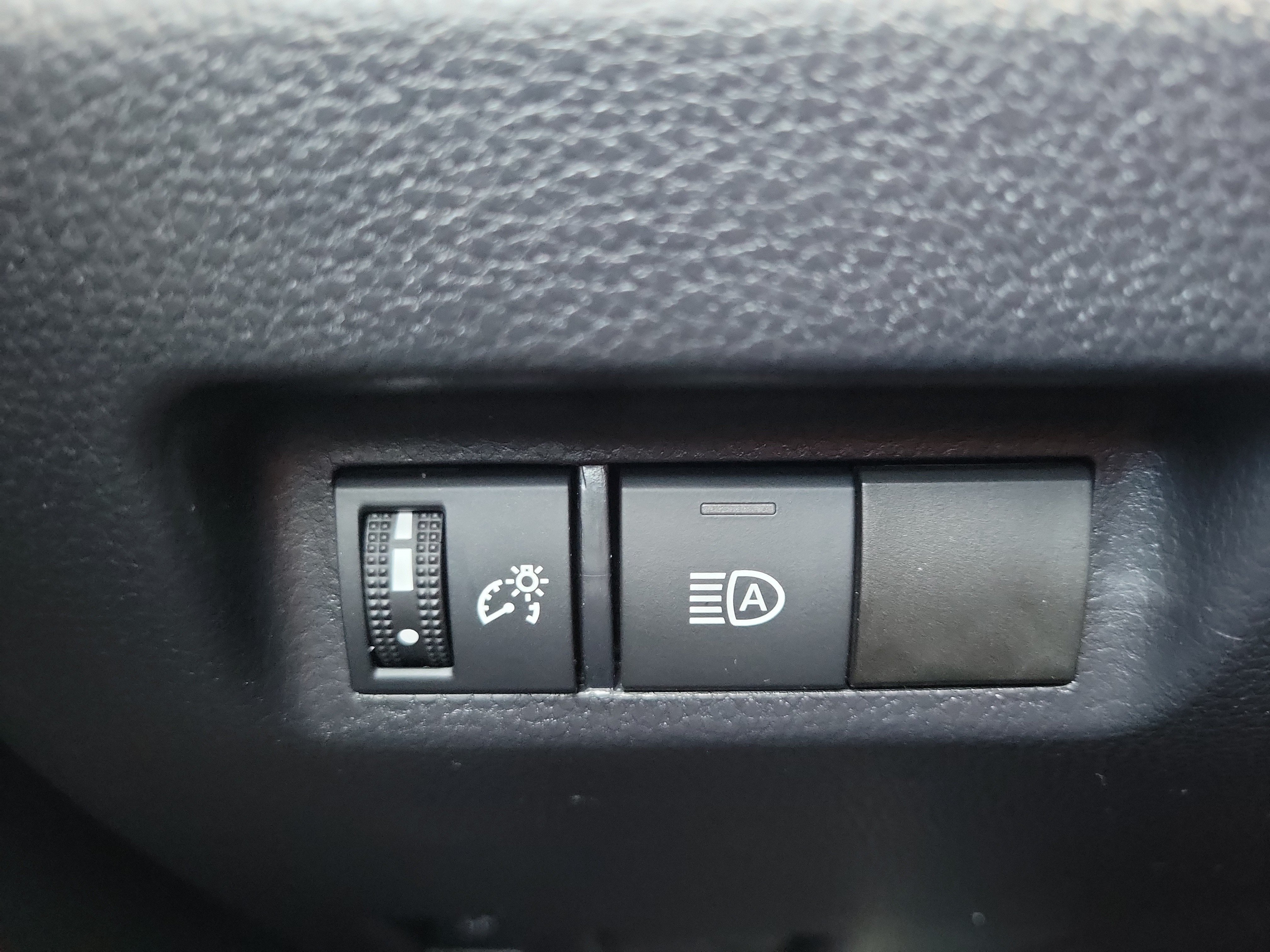 Used 2022 Toyota RAV4 XLE AWD/4WD image 30