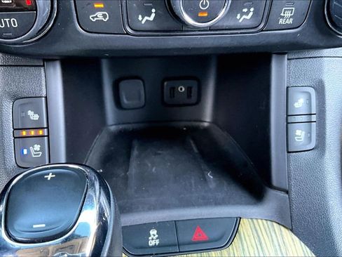 Used 2019 GMC Acadia Denali w/ Technology Package FWD image 35