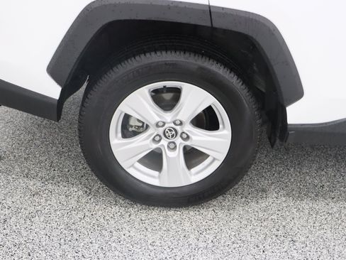 Used 2021 Toyota RAV4 XLE FWD image 6